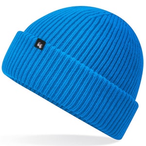 Recycled polyester beanie in bright sapphire blue with a small black fabric tag on the front left-hand side.