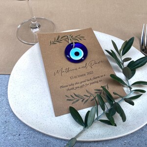 Evil Eye Gastgeschenke, Massengeschenke, griechische Hochzeit, personalisierte Dankeskarten, grüne Hochzeitseinladung, blauer Glasanhänger