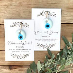 Bruiloft gunsten voor gasten in bulk, Griekse boze oog kraal, gepersonaliseerde bruiloft tags, geschenken voor gasten, Boho bruiloft gunst, groen uitnodiging
