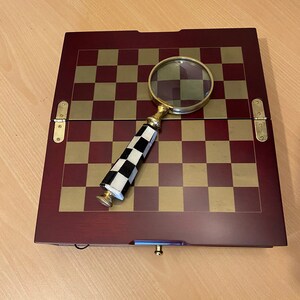 Chequered Handle Magnifying Glass