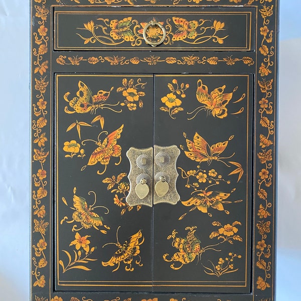 Beautiful Classic Chinese Cabinet