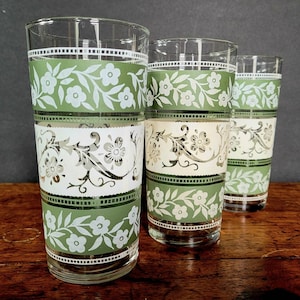 Set von 3 Bechern - Hazel Atlas Wedgwood Grünes und weißes Blumenmuster Vintage Küchenglas