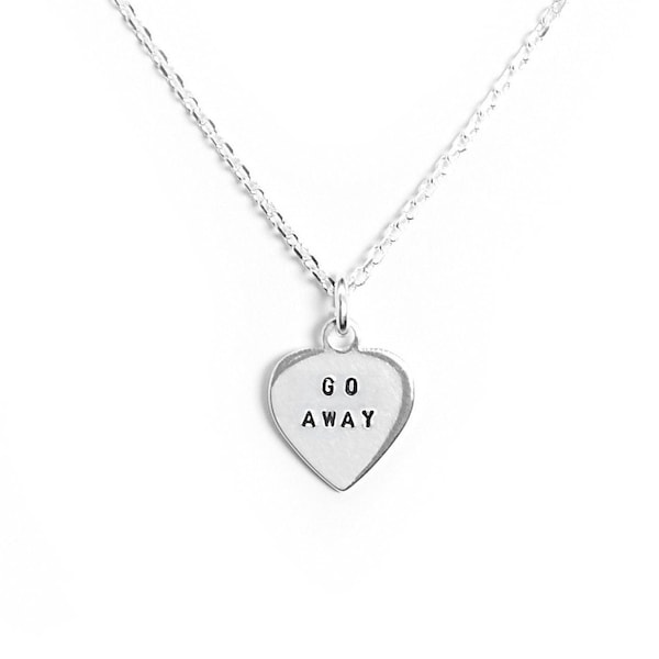 Süße GO AWAY Kette Silber 925, Personalisierte Halskette, Herz Kette mit Anhänger, Herzkette mit Gravur, Anti Valentinstag Geschenk