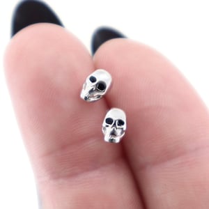 Skull Stud Earrings Silver 925, Tiny Skull Studs Silver, Dainty Stud Earrings, Skull Earrings, Unisex Earrings, Gothic Jewelry Gift for her