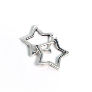 Stern Ohrringe Silber 925, Stern Creolen Silber, Creolen in Stern Form, Huggie Ohrringe, Stern Schmuck Geschenk für Frauen
