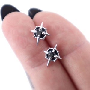 Orecchini a bottone Spike Star in argento 925, orecchini a bottone neri unici con zirconia, orecchini gotici per Halloween, regalo di gioielli gotici per lei