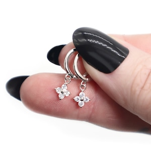 Kleine Blumen Ohrringe Silber 925, Zirkonia Boho Creolen, Huggie Ohrringe mit Anhänger Blume, Hochzeit Schmuck Geschenk für Frauen