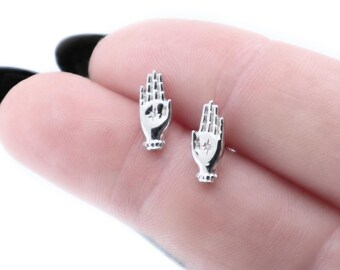 Pendientes de mano de plata 925, pendientes de botón de mano de Hamsa de plata, pendientes de buena suerte, pendientes de Halloween, joyería gótica de bruja, regalo para ella