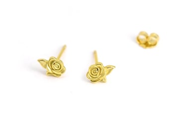 Pendientes de botón de oro rosa, hermosos pendientes de botón de flores chapados en oro de plata 925, delicados pendientes de botón de oro rosa, joyería gótica inspirada en la naturaleza, regalo para ella.