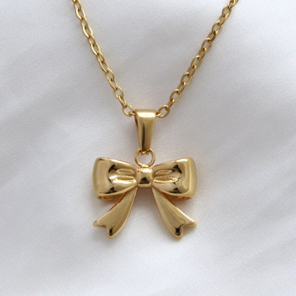 Bow Necklace