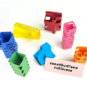 Constructions Curieuses, Jeu d'architecture avec du papier plié et découpé, Objet jeu créatif et amusant