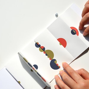 Micro-édition, Petit livre objet, Leporello, Jouer avec les formes géométriques, Livre animé enfant/adulte, PliPlop cercles