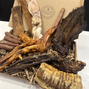 Natural Dog Treats Box - Dog Deli Natural Christmas Gift Dog Chews Dried Dog Treats Long Lasting Healthy Gift Box Rabbit Ear Pig Ear Chicken