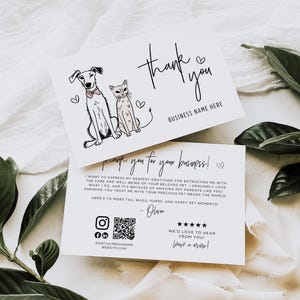 Puede incluir: Dos tarjetas de agradecimiento rectangulares blancas con dibujos de líneas negras de un perro con pajarita rosa y un gato. Las tarjetas incluyen el texto thank you, business name here, thank you for your business, iconos de redes sociales, un código QR y cinco estrellas.