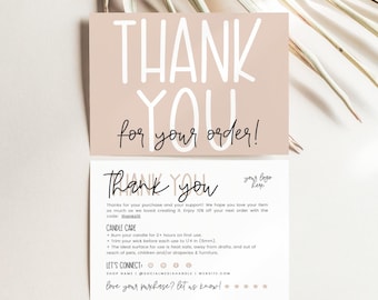 Puede incluir: Dos tarjetas de agradecimiento rectangulares con fondo beige claro. La tarjeta superior muestra el texto THANK YOU for your order! La inferior incluye instrucciones de cuidado para velas, espacio para logo e iconos sociales.
