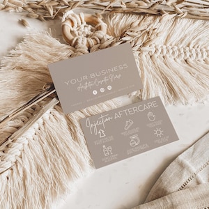 Könnte beinhalten: Zwei rechteckige beige Visitenkarten mit weißem Text und Symbolen. Die obere Karte zeigt YOUR BUSINESS Aesthetic Cosmetic Nurse. Die untere Karte trägt den Titel Injection AFTERCARE und enthält Symbole für Anweisungen nach der Behandlung, einschließlich des Verzichts auf Alkohol, Sport, Make-up und Sonneneinstrahlung.