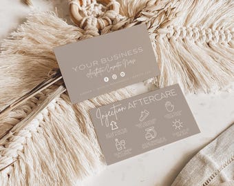 Könnte beinhalten: Zwei rechteckige beige Visitenkarten mit weißem Text und Symbolen. Die obere Karte zeigt YOUR BUSINESS Aesthetic Cosmetic Nurse. Die untere Karte trägt den Titel Injection AFTERCARE und enthält Symbole für Anweisungen nach der Behandlung, einschließlich des Verzichts auf Alkohol, Sport, Make-up und Sonneneinstrahlung.