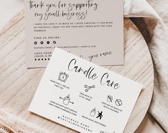 Può includere: Due cartoncini rettangolari con testo e icone nere. Il cartoncino superiore riporta la scritta Thank you for supporting my small business. Quello inferiore è intitolato Candle Care e mostra istruzioni per la cura delle candele.