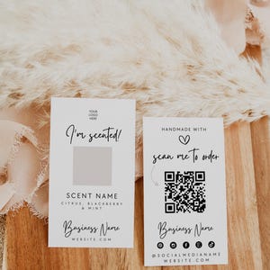 Puede incluir: Dos tarjetas de visita rectangulares blancas con texto y gráficos en negro. La tarjeta izquierda dice I'm scented, Scent Name, Citrus, Blackberry & Mint y Business Name. La tarjeta derecha dice Handmade with love, scan me to order, un código QR y Business Name con iconos de redes sociales.
