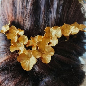 Gouden haarspelden hortensia: handgemaakt bloemenhuwelijkshaarstukje