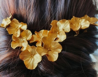 Bridal gold hydrangea hair pins Minimalist wedding flower hair pins Handmade hair flowers Floral hairpieces Gold flower hair pins Gift idea