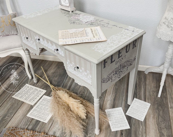 Vanity/ Vintage Vanity/ Dressing Table/ Painted Desk/ French Country