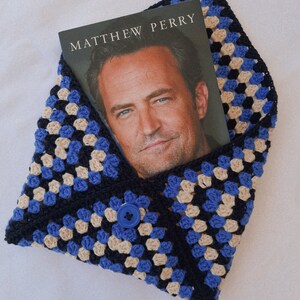 Funda de libro personalizable con cuadrados de granny a crochet, Funda de libro en formato carta, Funda de libro con cuadrados de granny, Funda de libro, Funda de libro a crochet