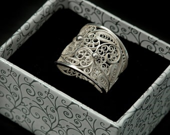 Essenza Handcrafted Sterling Silver Filigree Ring