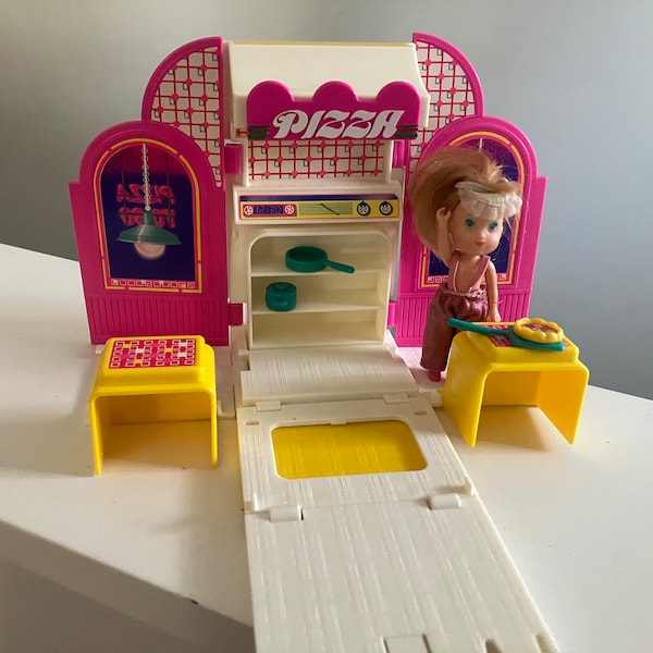 1980s Wish World toys-Spice ‘n Slice stove-pizza-oven- doll-transforms