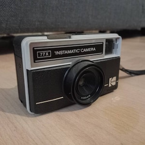 Kodak Instamatic 77x - Vintage Analog Camera - Classic Camera - 1970s | 1980&#39;s Camera