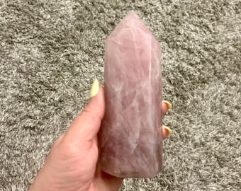 Tour de cristal de quartz rose – Générateur d'amour de soi, de compassion et de guérison cardiaque