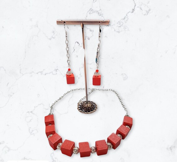 Red Block Choker