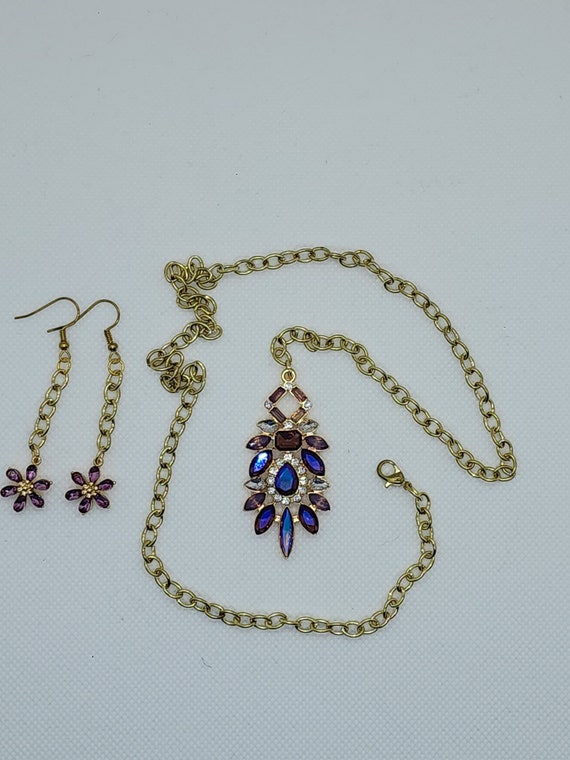 Rhinestone Pendant Necklace