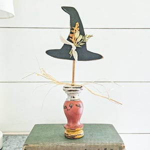 Rustic Witch Hat Decor: Repurposed Spindle, Halloween Mantelpiece