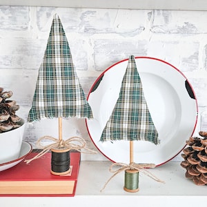 Set von Tannenbäumen aus Upcycling-Stoff: Rustikale Weihnachtsdeko