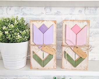 Reclaimed Wood Tulip Mosaic Sign: Rustic Spring Decor