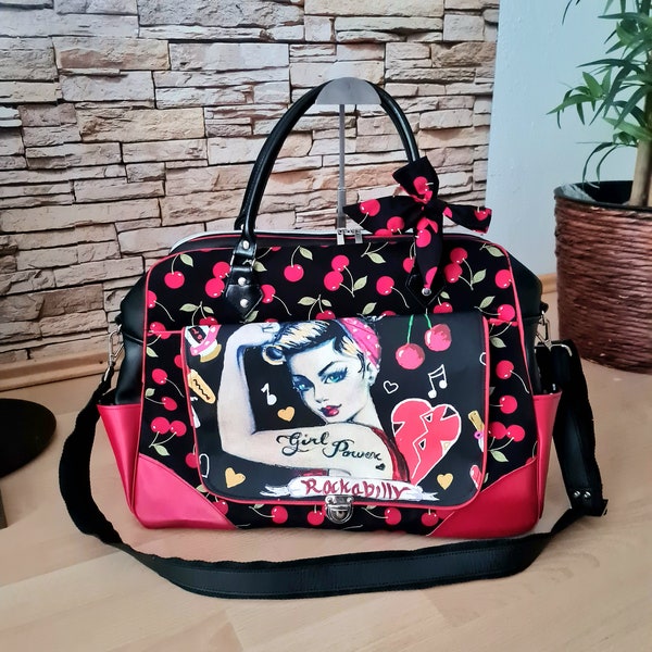 Eine Reisetasche Wickeltasche Rockabilly Power Girl Motiv