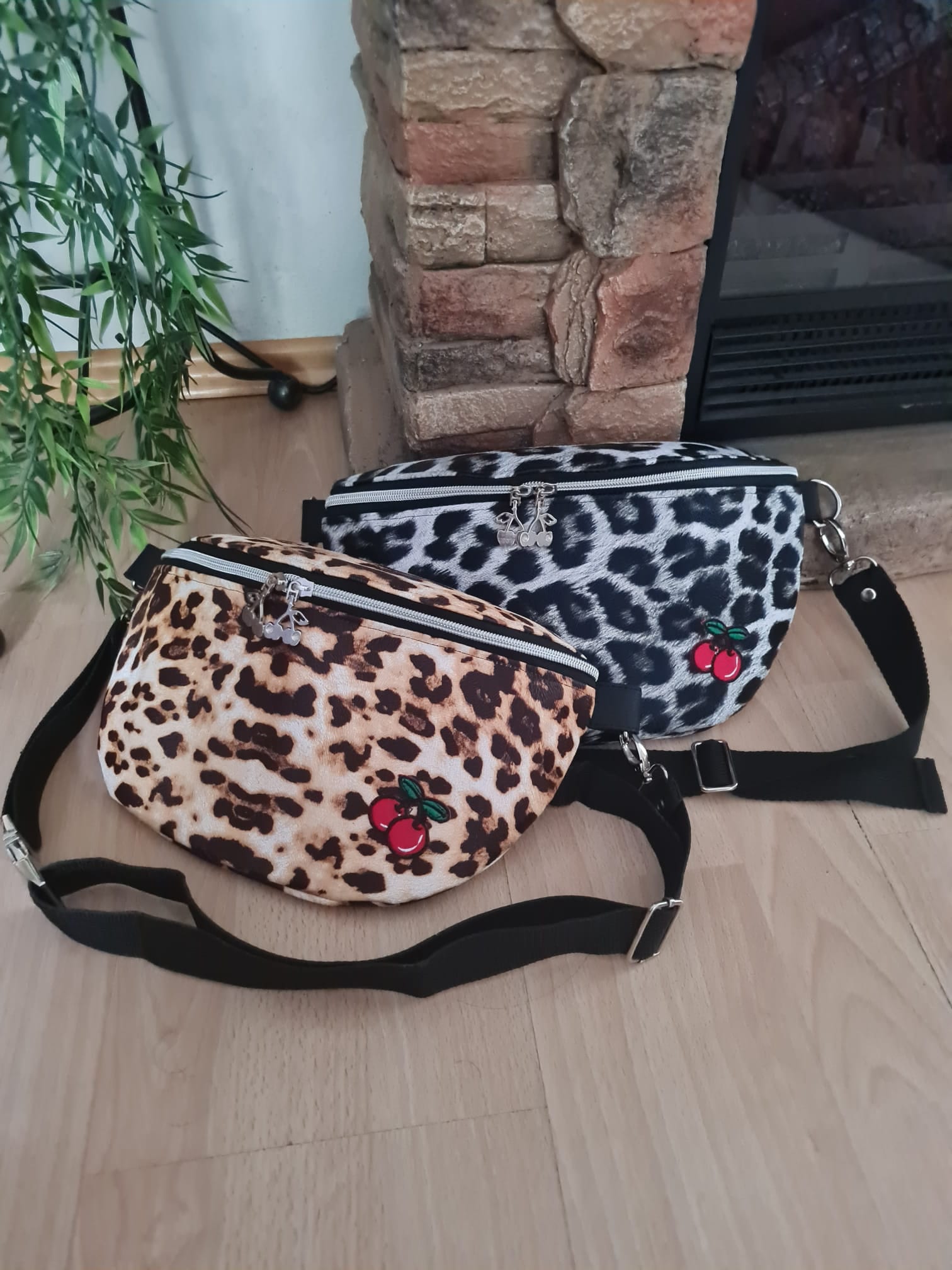 Fanny pack with leopard motif