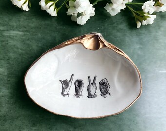Sign Language ASL LOVE Gift, Sign Language Jewelry Dish, Decoupage Clam Shel, Shell Ring Dish,Sea Shell Trinket Dish,Painted Shell Art