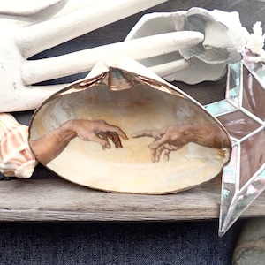 Decoupage Clam Shell, Michelangelo Art, Housewarming Gift, Ring Trinket Dish, Coastal Decor, Beach House Decor, Painted Shell