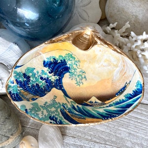 Decoupage Shell, Painted Shell Art, Coastal Home Decor, Seashell Trinket Dish, Shell Ring Dish, Painted Clam Shell, Great Wave Art