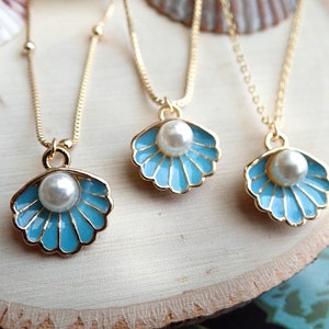 Sea Shell Gift, Pearl Seashell Necklace, Pearl in Shell Necklace, Dainty Shell Necklace, Mermaid Shell Jewelry, Gold Shell Charm