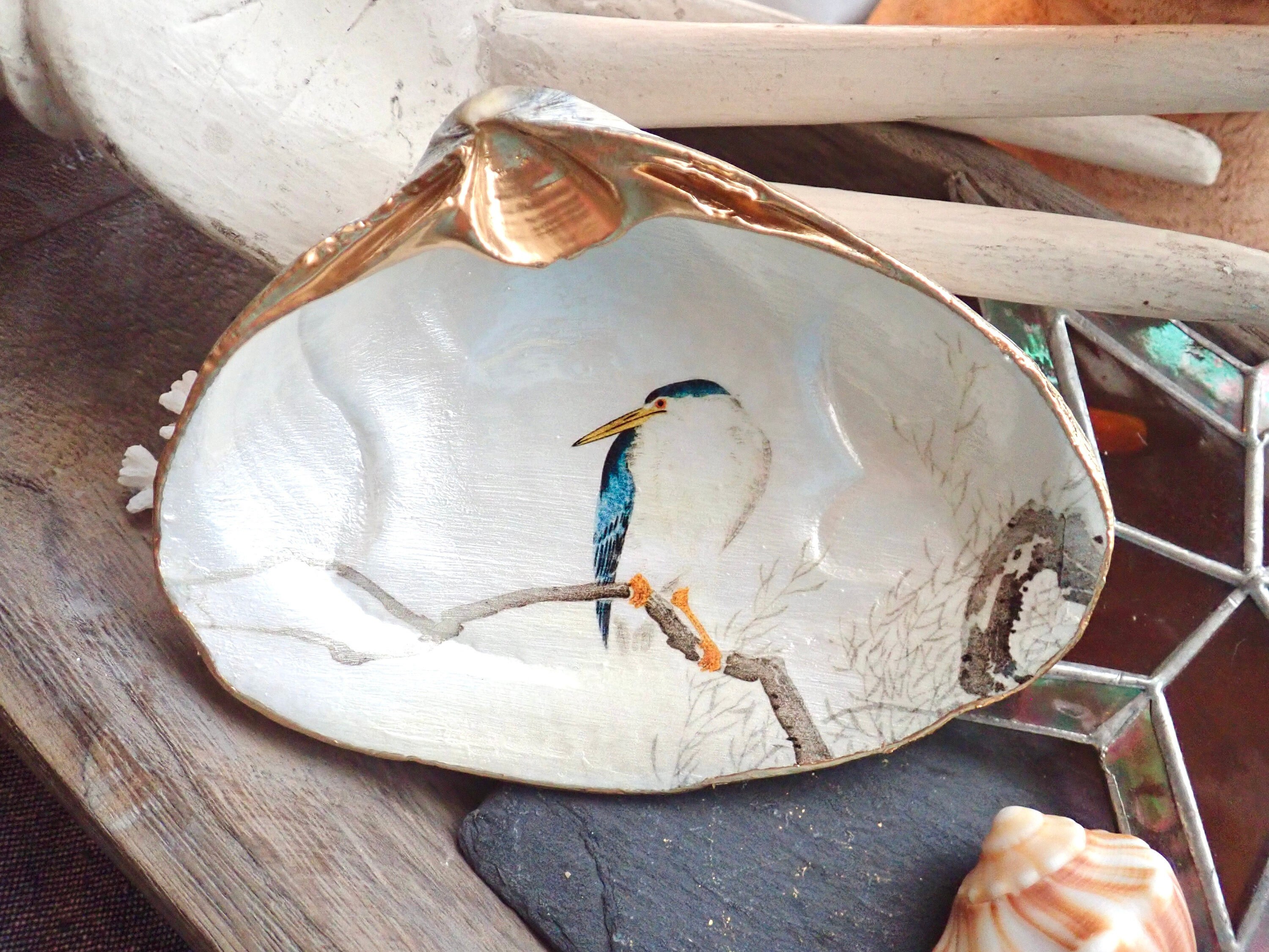 Shell Bird Design Decoupage Clam Shell, Bird Decor, Shorebirds Art, Night Heron, Ring ...