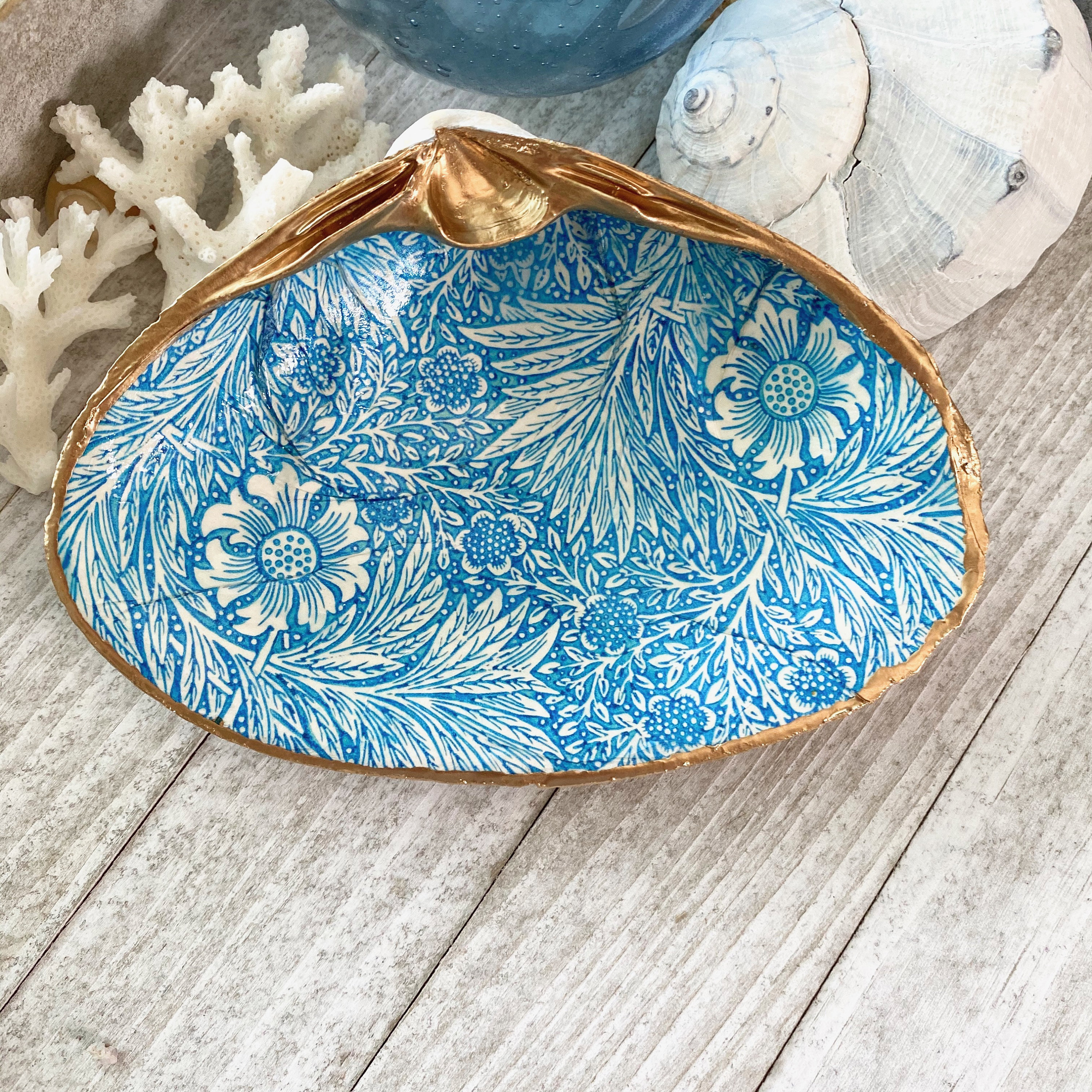 William Morris, Clam Shell Dish, Decoupage Shell, Sea Dish, Coastal Decor, Ring Dish, Jewelry Dish Gold, Trinket Dish, Floral, Shell Art