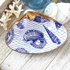 Decoupage Clam Shell, Sea Shell Dish, Coastal Decor, Ring Dish, Jewelry Dish Gold, Clam Shell Trinket Dish, Nautical Gift, Blue and White