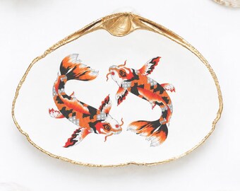 Arte japonés de carpas koi / Plato decorativo con forma de almeja y borde dorado / Decoración Yin Yang / Decoración para estanterías / Decoración japonesa para el hogar / Regalo para amantes de las carpas koi