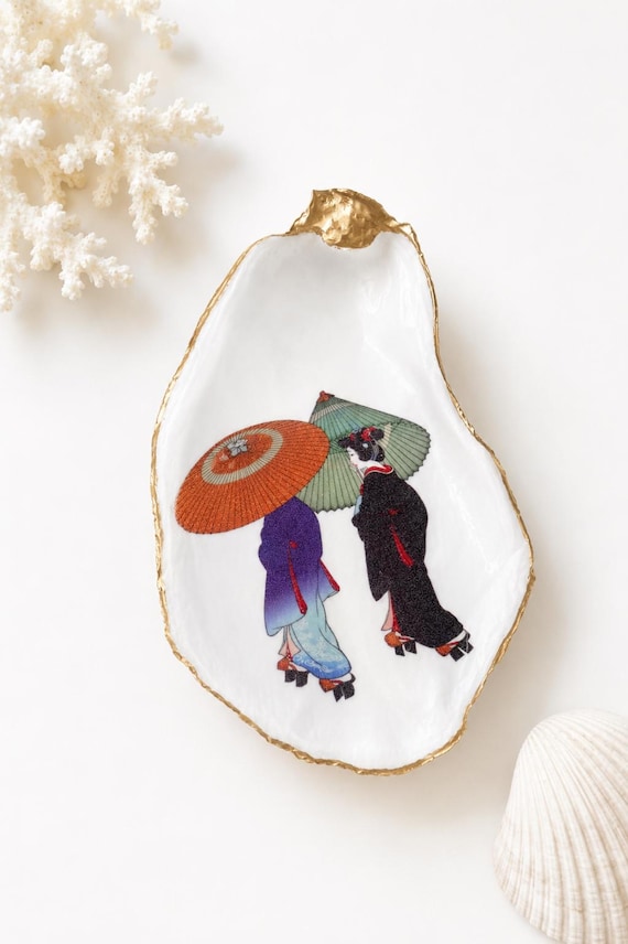 Geisha Art, Japanese Geisha, Ring Dish, Ring Holder Dish, Trinket Dish, Decoupage Oyster Shell, Japanese Decor