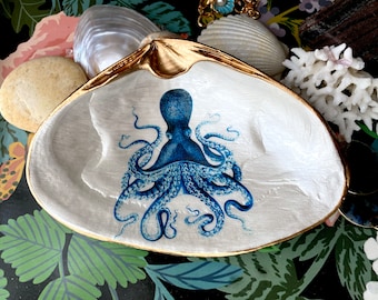 Octopus Decoupage Clam Shell, Octopus Art, Blue and White Gift, Ring Dish, Painted Seashell Trinket Dish,Nautical Home Accent,Display Stand