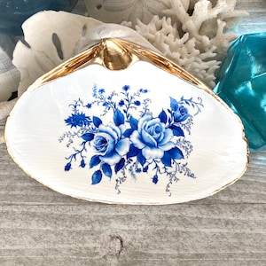 Decoupage Clam Shell, Ring Holder, Chinoiserie, Delft Blue and white, Trinket Dish, Hostess gift ,Something Blue, Coastal Decor,Jewelry Dish