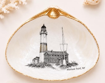 Faro de Montauk, concha de almeja decorada con decoupage, arte de faro, plato para anillos, joyero, plato de concha de almeja, plato náutico para baratijas, plato para anillos de concha marina
